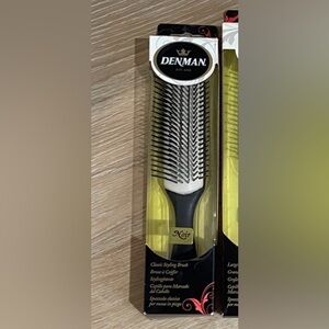 NWT Denman Brushe Noir Styling Brush - Black